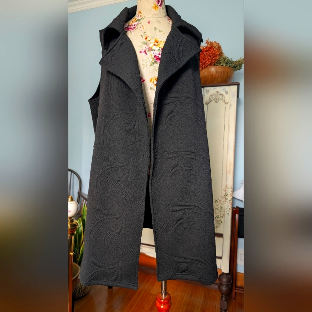Black Textured Sleeveless Coat/‎ long Vest